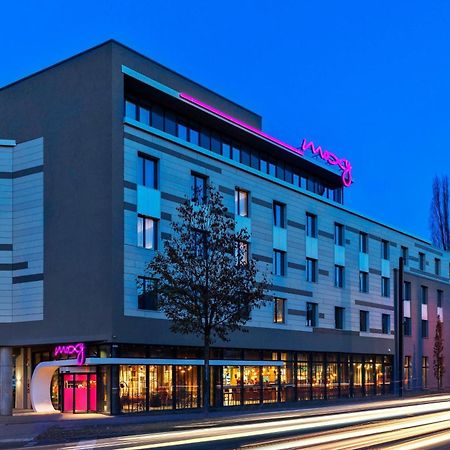 Moxy Duesseldorf South Hotell Exteriör bild