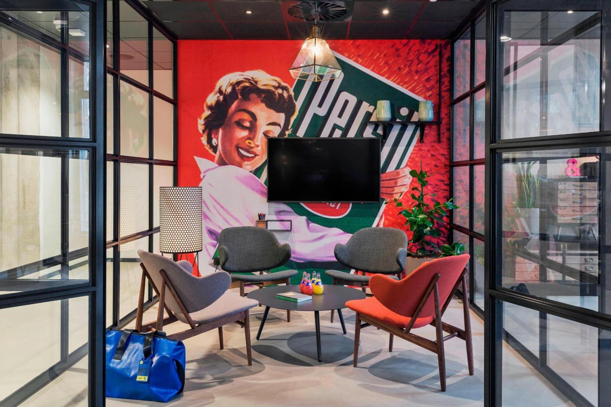 Moxy Duesseldorf South Hotell Exteriör bild