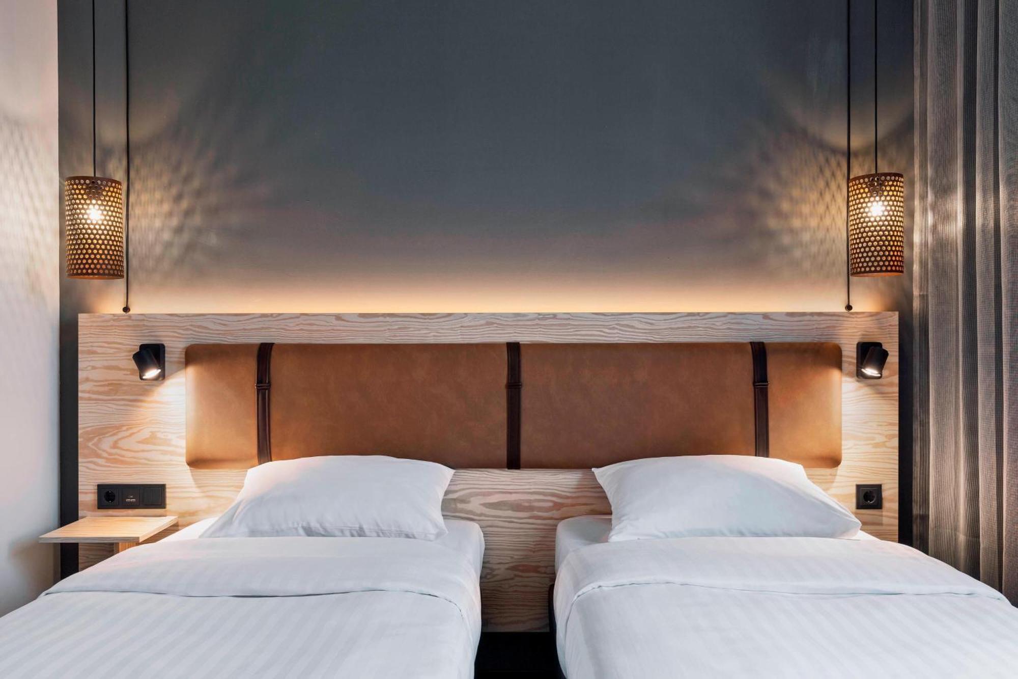 Moxy Duesseldorf South Hotell Exteriör bild