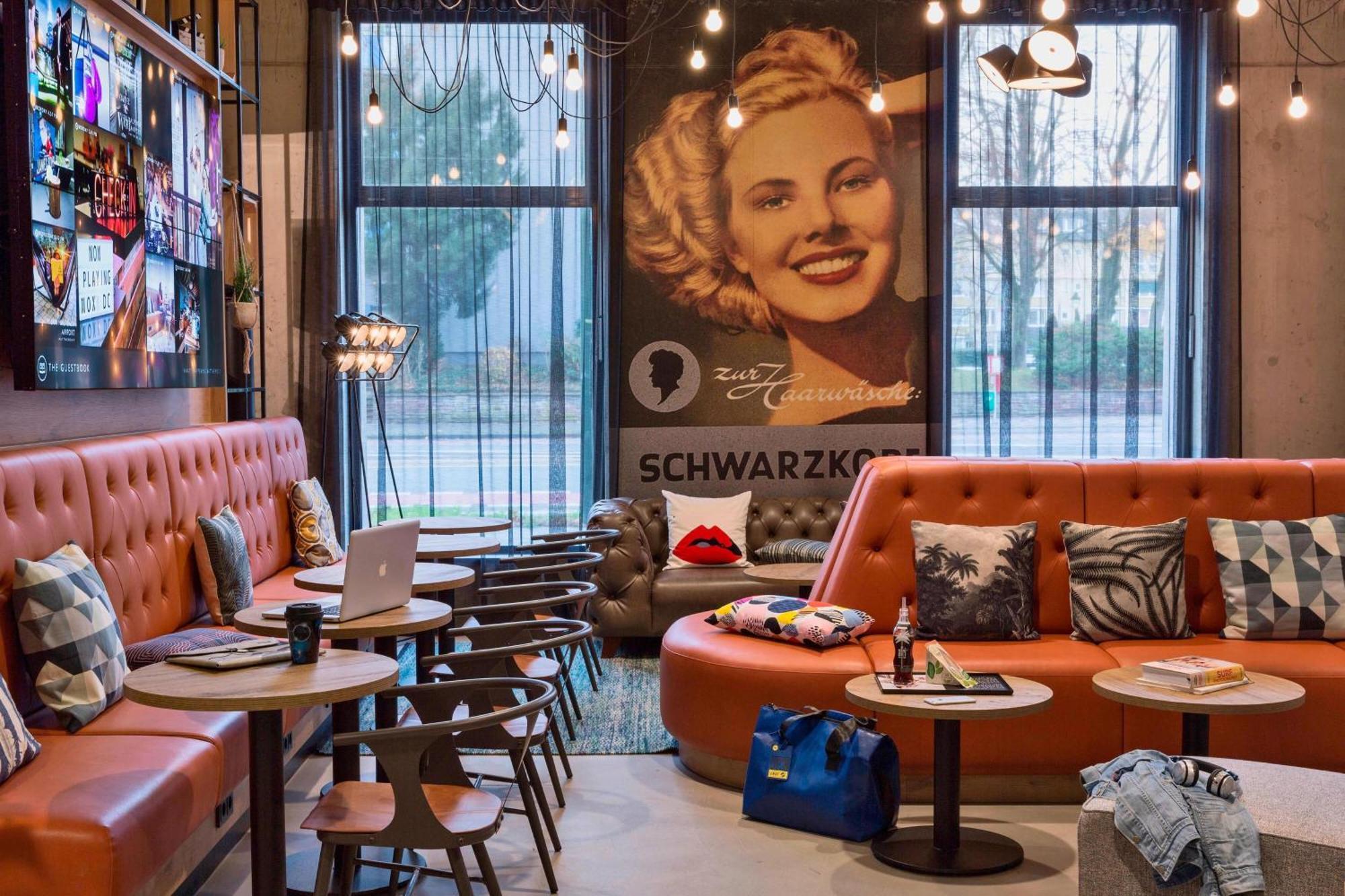 Moxy Duesseldorf South Hotell Exteriör bild