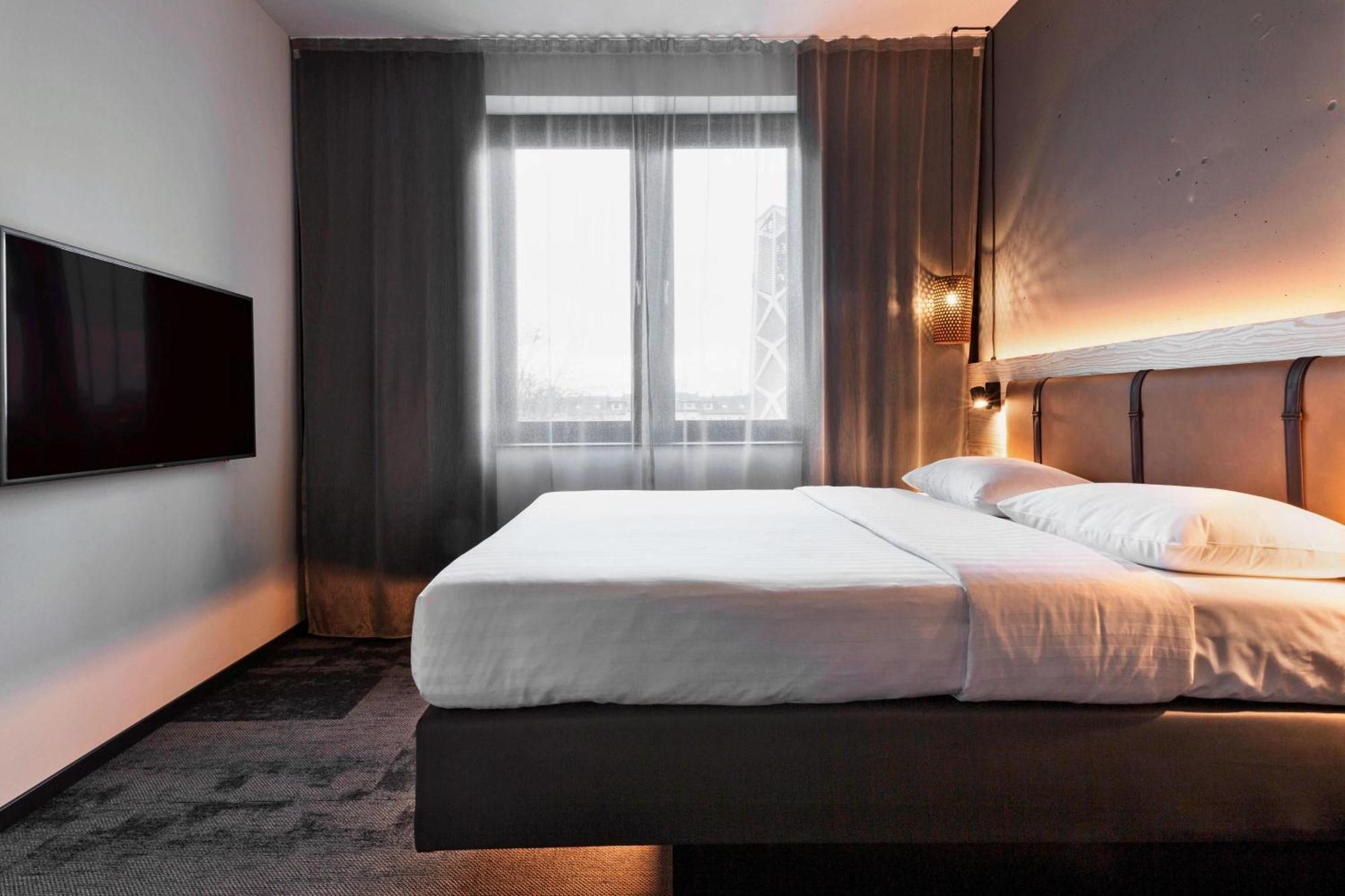 Moxy Duesseldorf South Hotell Exteriör bild