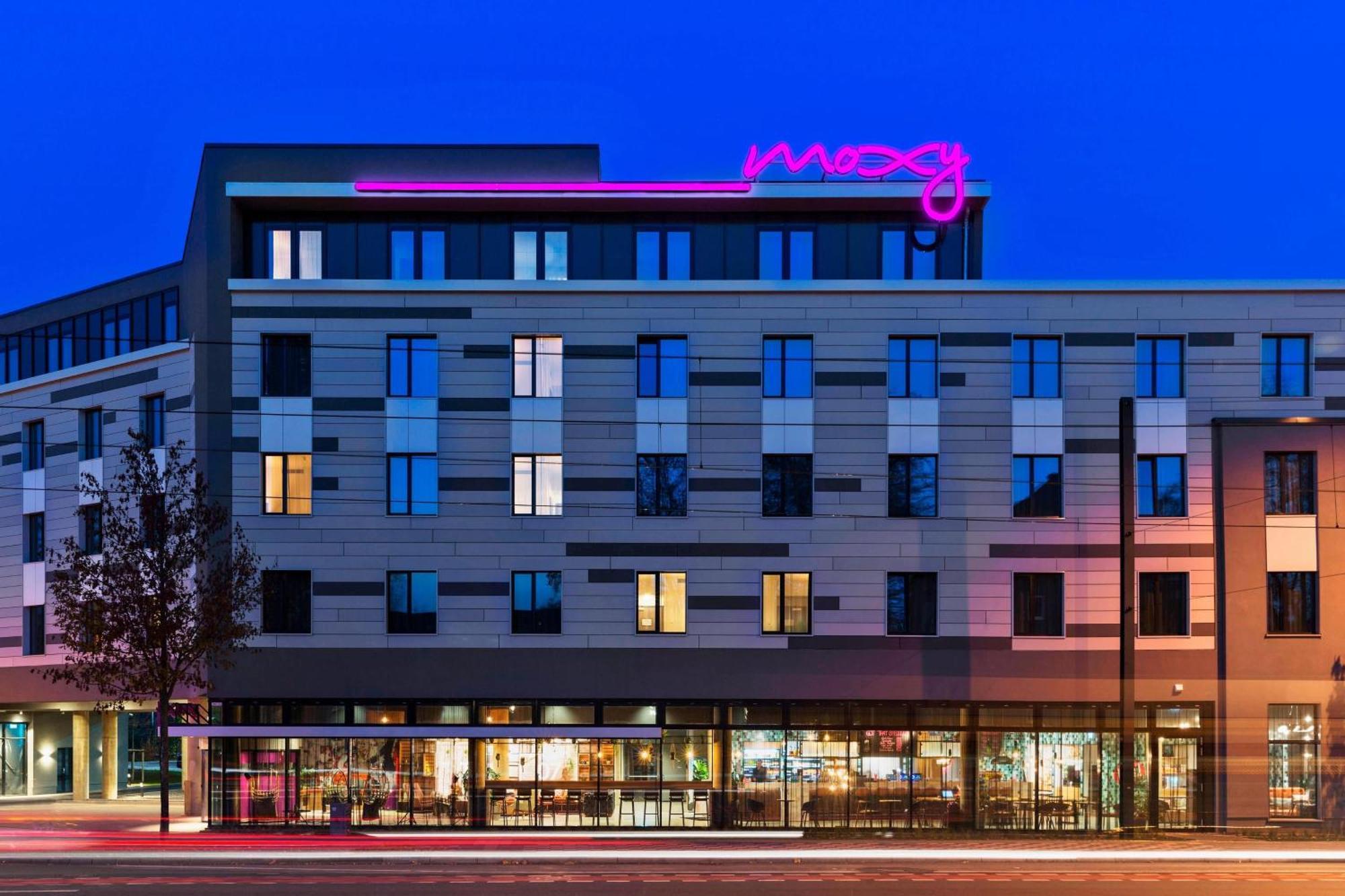 Moxy Duesseldorf South Hotell Exteriör bild