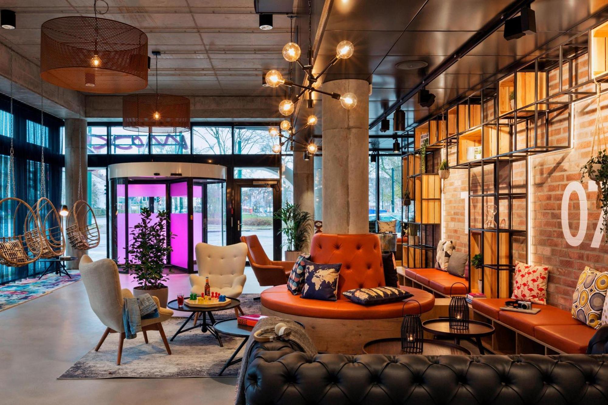 Moxy Duesseldorf South Hotell Exteriör bild