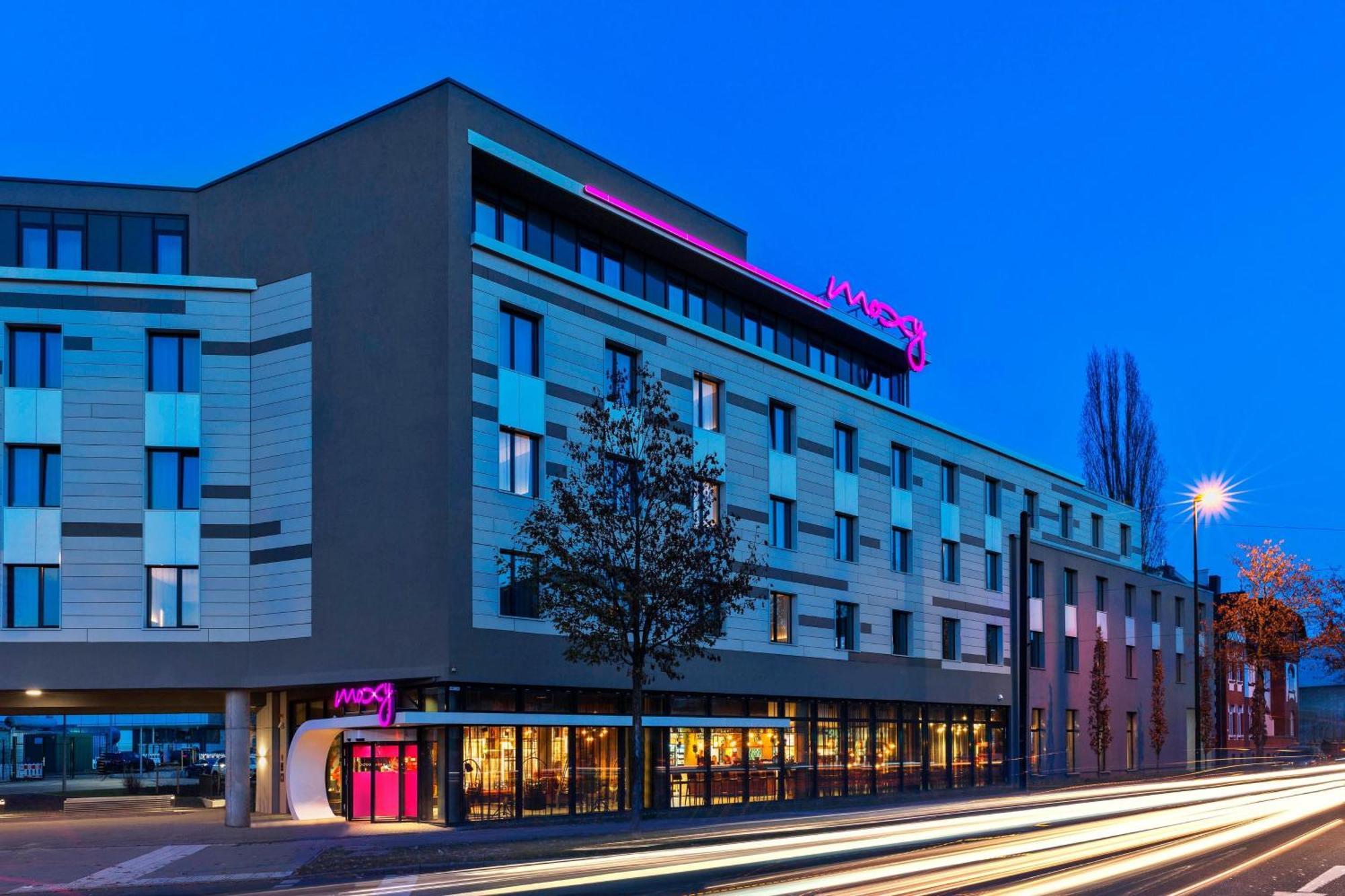 Moxy Duesseldorf South Hotell Exteriör bild